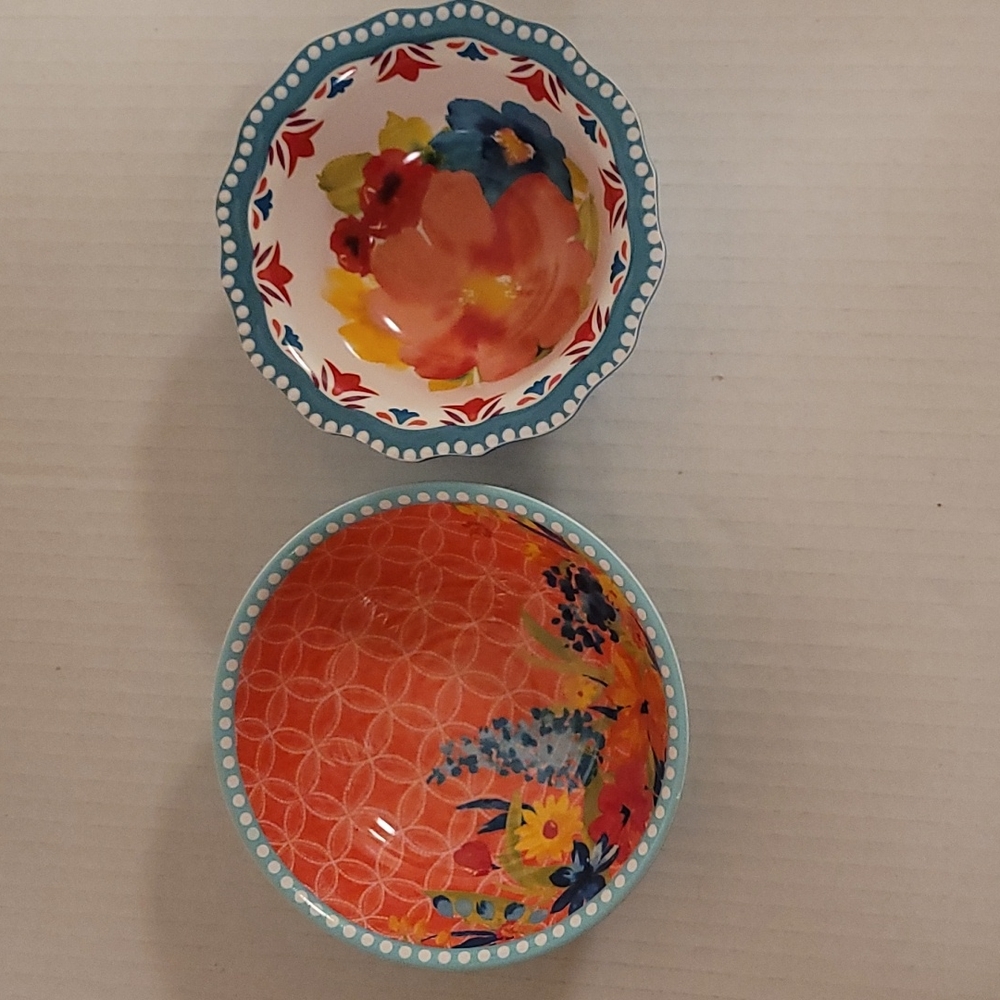 2 Adorable Pioneer Woman Bowls